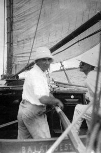 Dr. D.A. Rinkes in 1920, de tijd, waarin hij de Kon. Bataviasche Jacht Club vooruit wist te brengen.